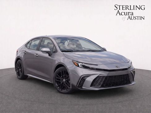 Used 2025 Toyota Camry SE w/ Convenience Package FWD image 2