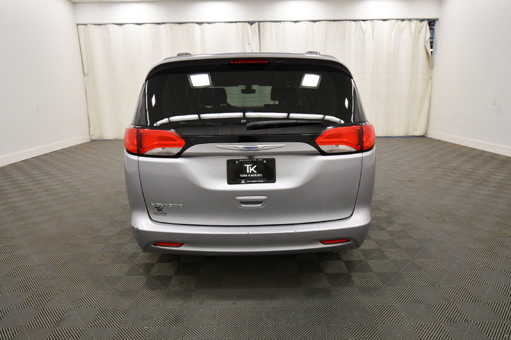Used 2020 Chrysler Voyager Lxi FWD image 6
