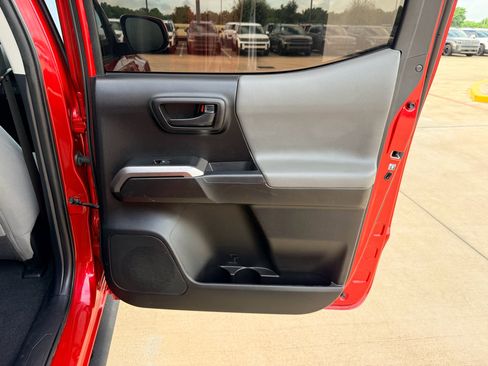 Used 2019 Toyota Tacoma SR5 RWD image 23
