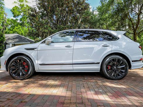 Used 2023 Bentley Bentayga Speed AWD/4WD image 3