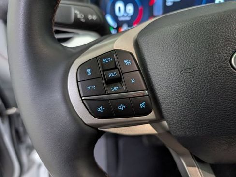 Used 2025 Ford Explorer Active AWD/4WD image 19