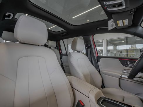 New 2026 Mercedes-Benz GLB 250 4MATIC image 32