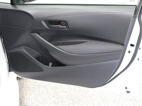 Used 2026 Toyota Corolla LE FWD image 31