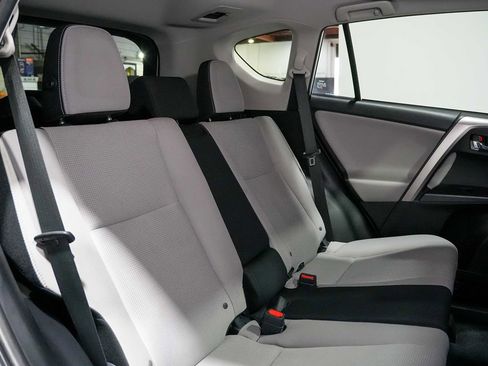 Used 2018 Toyota RAV4 XLE AWD/4WD image 23