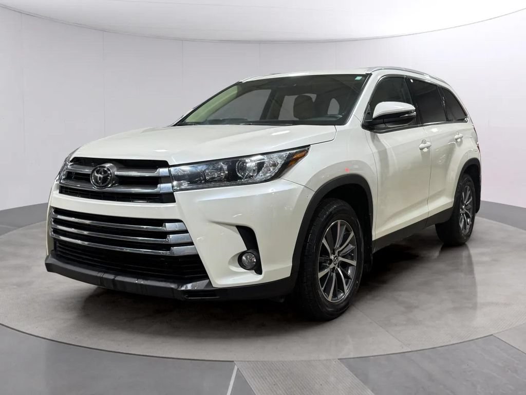 Used 2019 Toyota Highlander XLE AWD/4WD image 7