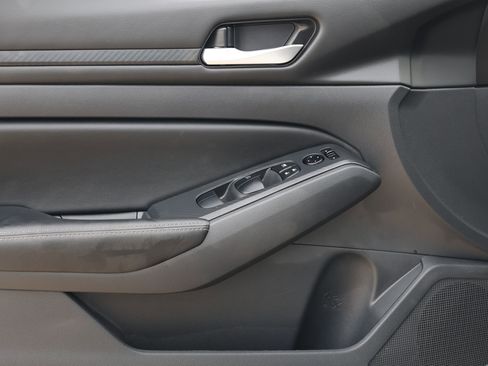 Used 2025 Nissan Altima 2.5 SV image 24