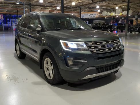 Used 2016 Ford Explorer XLT w/ Equipment Group 202A AWD/4WD image 5