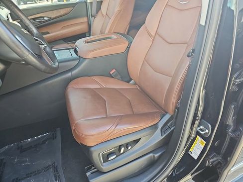 Used 2016 Cadillac Escalade ESV Luxury image 15