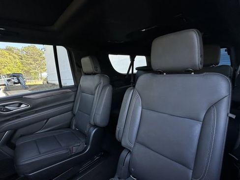 Used 2021 Chevrolet Suburban LT image 36
