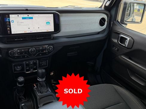 Used 2025 Jeep Wrangler Unlimited Sahara AWD/4WD image 14