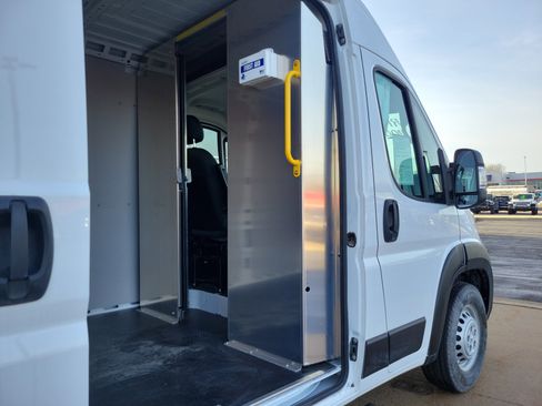 Used 2025 RAM ProMaster 2500 w/ Convenience Group image 18