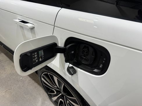 Used 2025 Land Rover Range Rover Autobiography AWD/4WD image 44