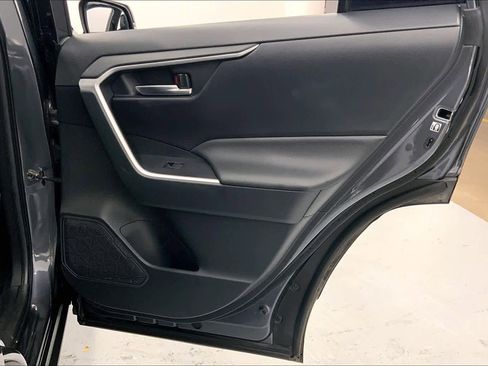 Used 2019 Toyota RAV4 XLE Premium FWD image 12