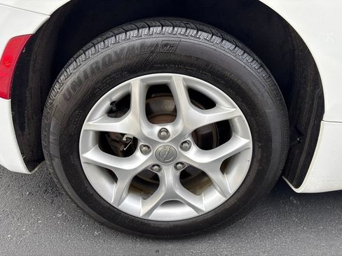 Used 2017 Chrysler Pacifica Touring-L Plus w/ Tire & Wheel Group FWD image 11