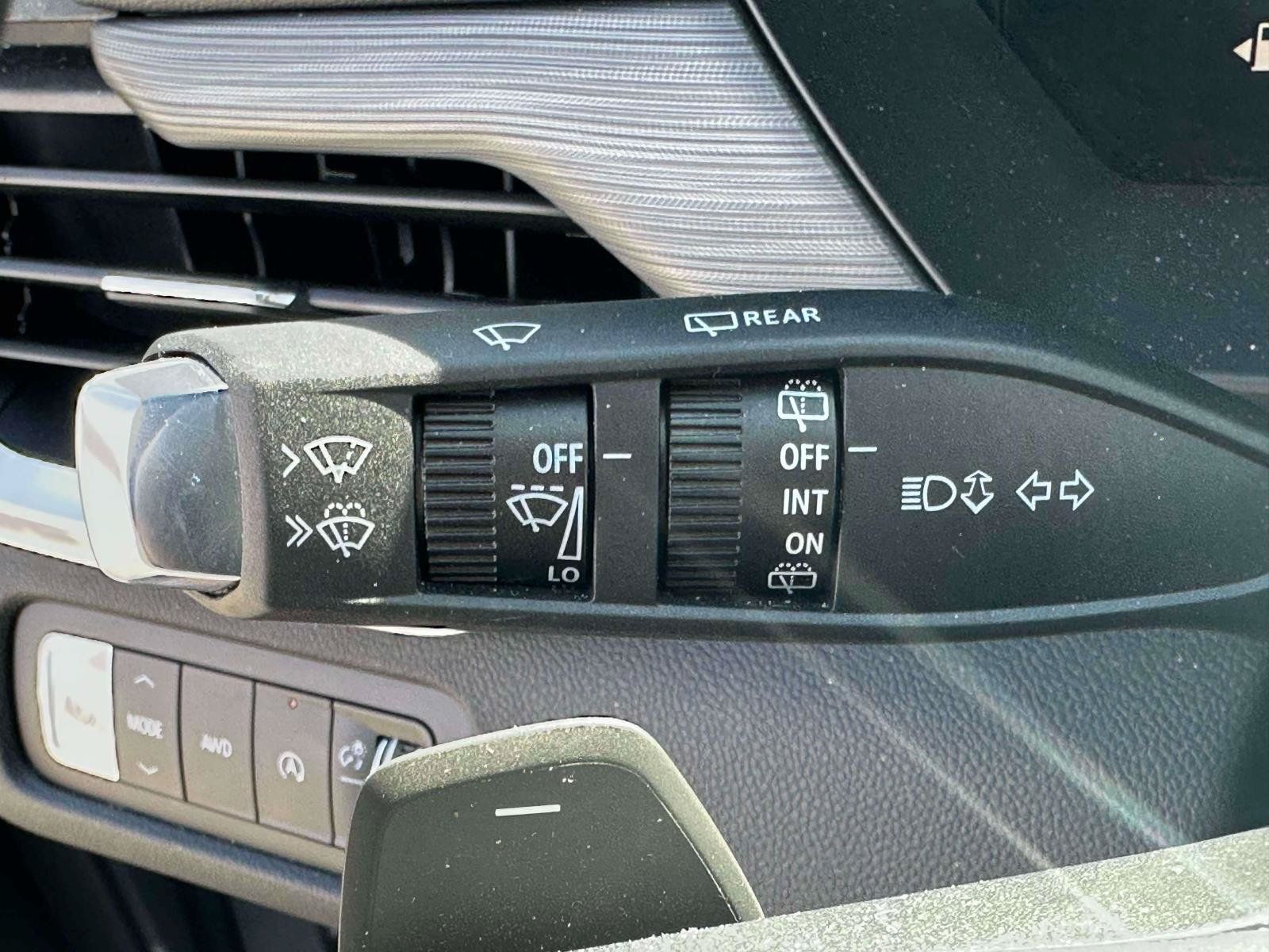 Used 2025 GMC Acadia Elevation AWD/4WD image 21