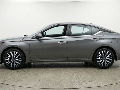 Used 2025 Nissan Altima 2.5 SV image 5