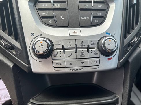 Used 2017 Chevrolet Equinox LT image 35