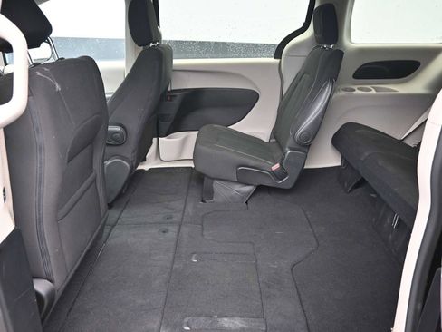 Used 2024 Chrysler Voyager LX FWD image 6