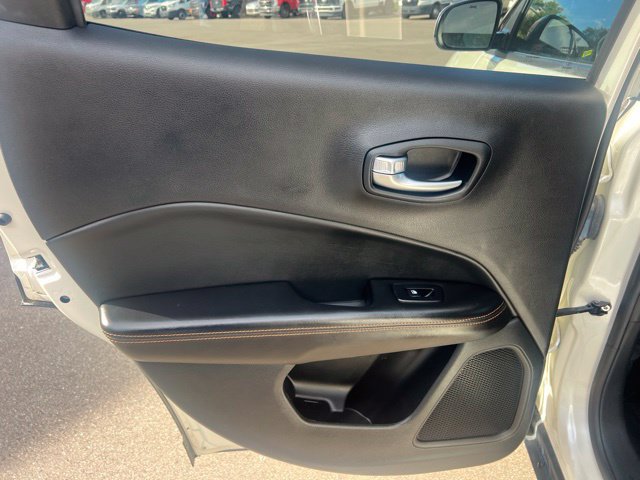 Used 2020 Jeep Compass Limited w/ Luxury Seat Group AWD/4WD image 16