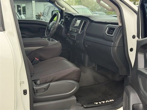 Used 2017 Nissan Titan S image 15