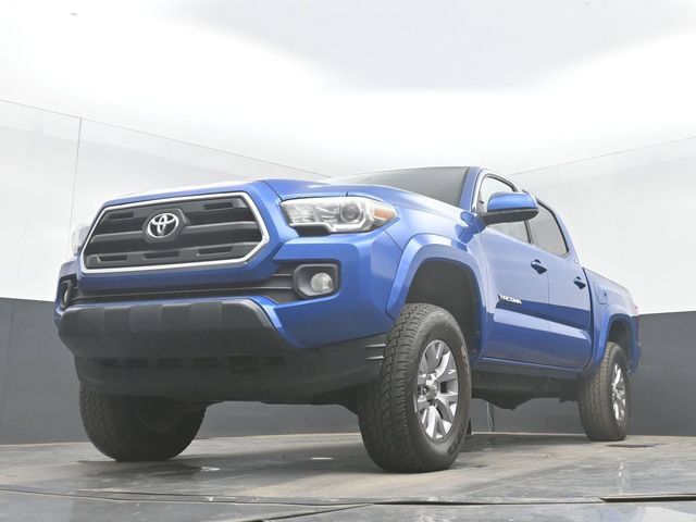 Used 2017 Toyota Tacoma SR5 w/ Tow Package AWD/4WD image 39