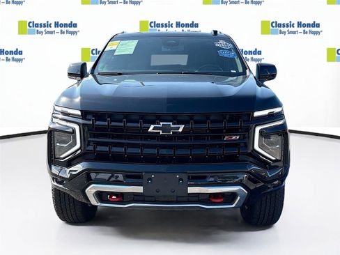 Used 2025 Chevrolet Suburban Z71 AWD/4WD image 2