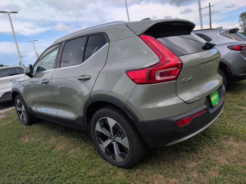 Used 2023 Volvo XC40 B5 Plus w/ Protection Package Premier AWD/4WD image 4