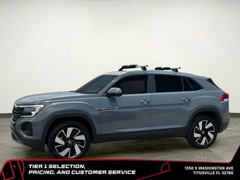 Used 2024 Volkswagen Atlas Cross Sport SE FWD image 3
