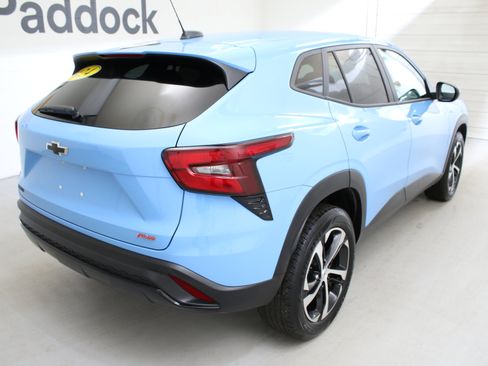 Used 2024 Chevrolet Trax RS w/ Sunroof Package image 9