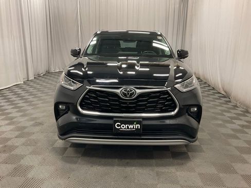 Used 2023 Toyota Highlander Platinum image 3