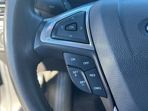 Used 2016 Ford Fusion SE FWD image 26