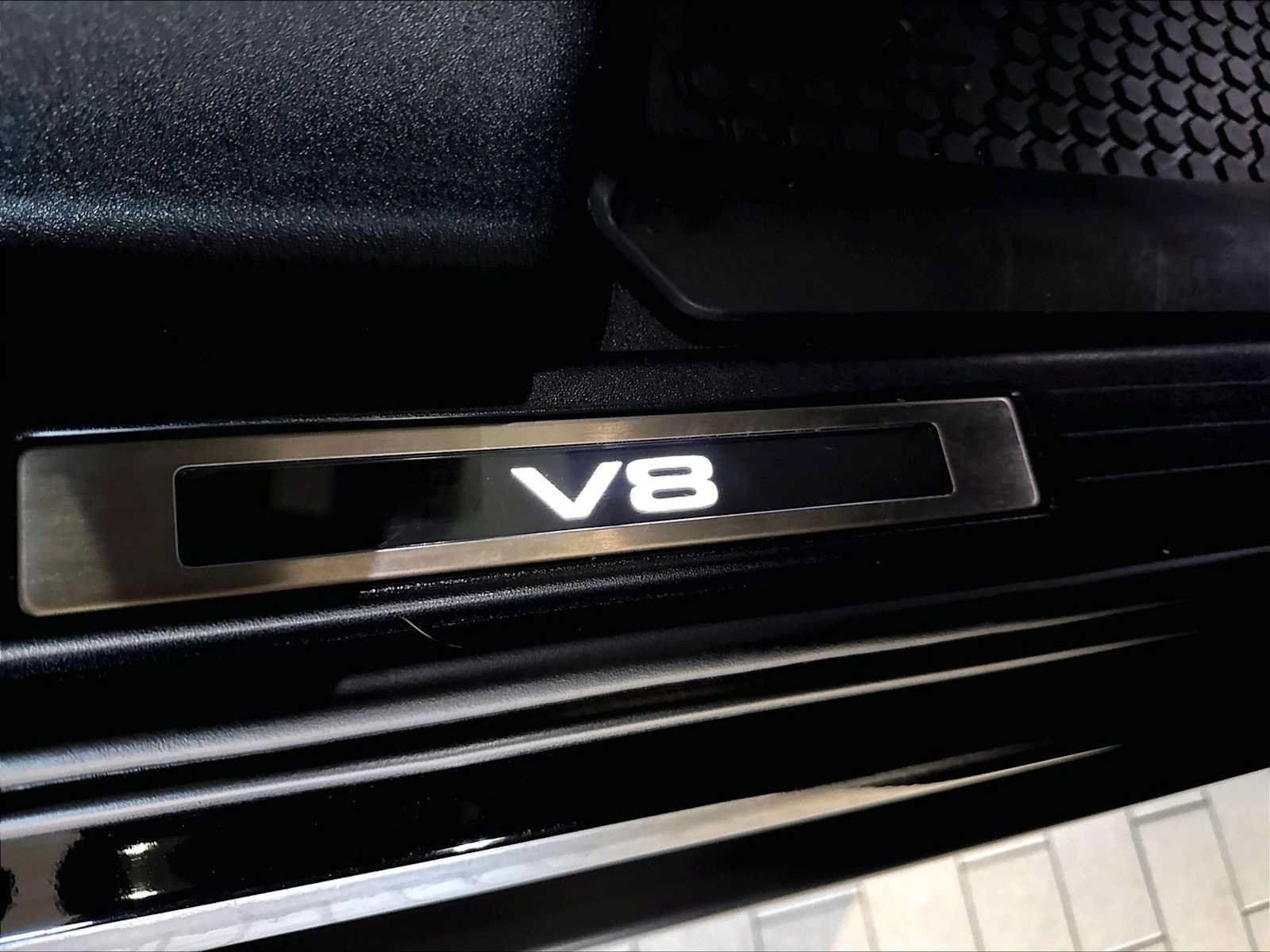 Used 2023 Land Rover Defender 90 V8 AWD/4WD image 38