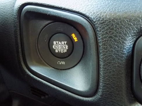 Certified 2024 Jeep Gladiator Sport image 33