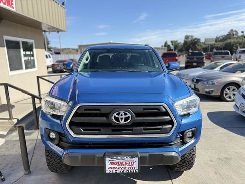 Used 2017 Toyota Tacoma SR5 w/ Tow Package AWD/4WD image 10