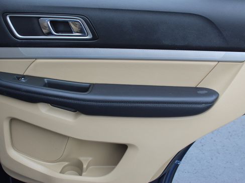 Used 2017 Ford Explorer XLT w/ Equipment Group 202A image 29