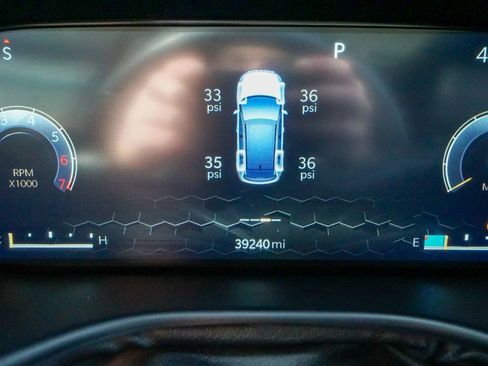 Used 2022 Jeep Compass Limited w/ (RED) Package image 25