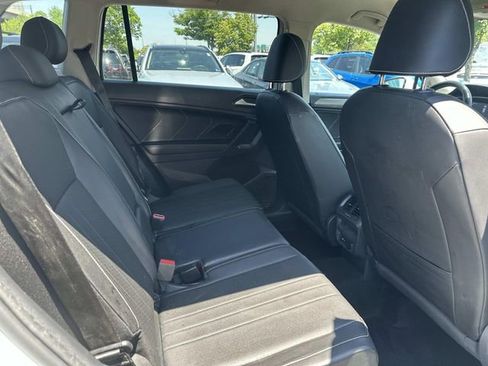 Used 2022 Volkswagen Tiguan SE AWD/4WD image 13