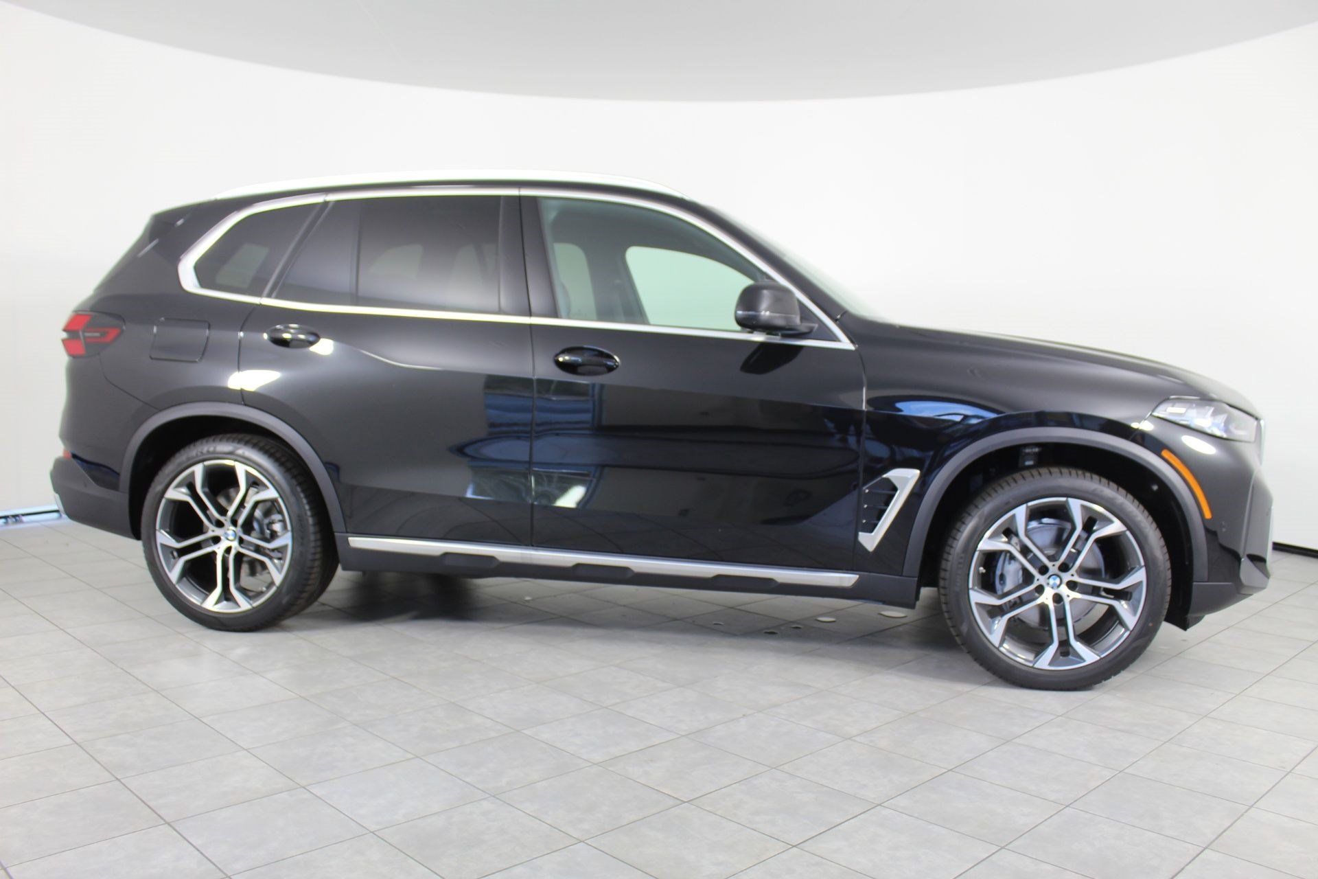 Used 2026 BMW X5 xDrive40i w/ Premium Package AWD/4WD image 8