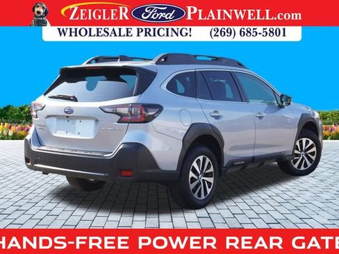 Used 2023 Subaru Outback Premium image 5