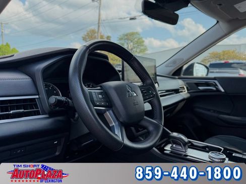 Used 2025 Mitsubishi Outlander SE AWD/4WD image 3