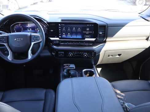 Used 2024 Chevrolet Silverado 1500 LT Trail Boss w/ Convenience Package II AWD/4WD image 17