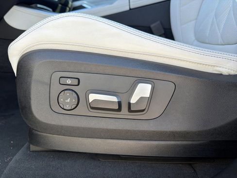 Certified 2025 BMW X5 sDrive40i w/ Premium Package RWD image 24
