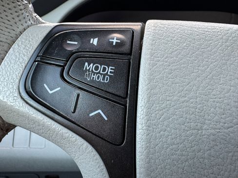 Used 2014 Toyota Sienna XLE image 13