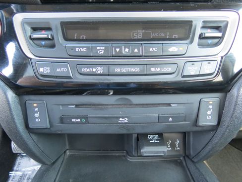 Used 2016 Honda Pilot Touring image 22