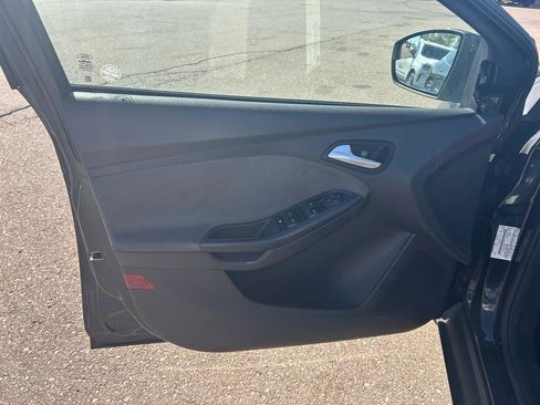 Used 2013 Ford Focus SE w/ SE Winter Pkg FWD image 14