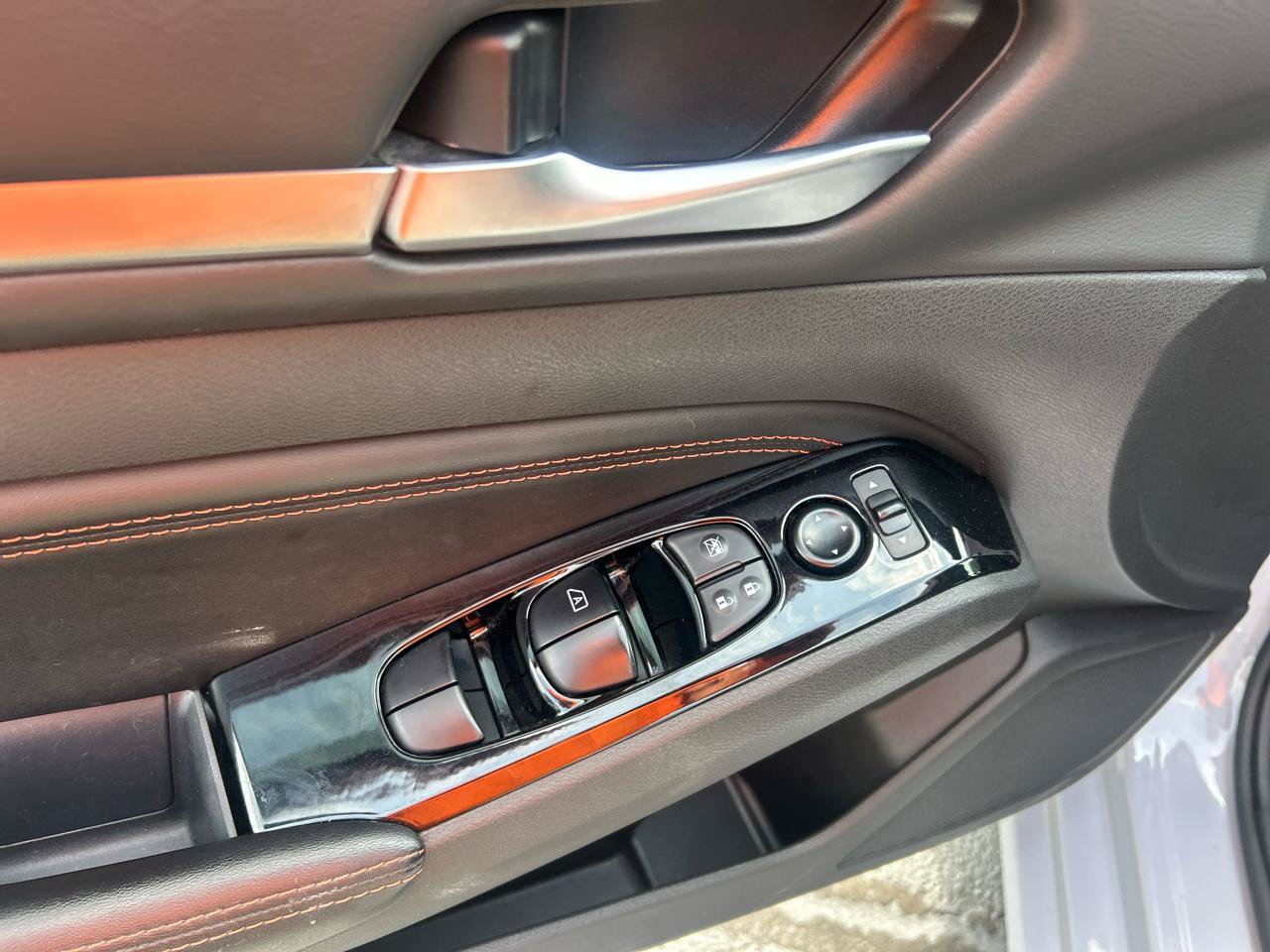 Used 2023 Nissan Altima 2.5 SR FWD image 12