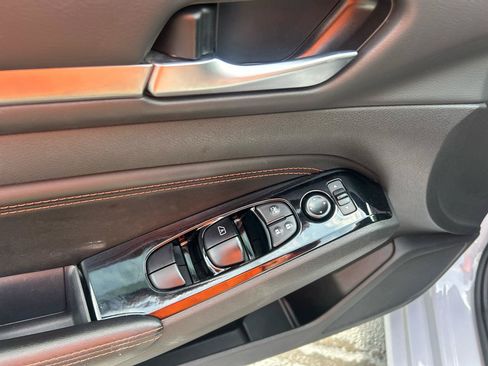 Used 2023 Nissan Altima 2.5 SR FWD image 12