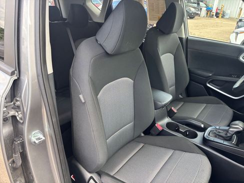 Used 2025 Kia Soul LX w/ LX Technology Package FWD image 34