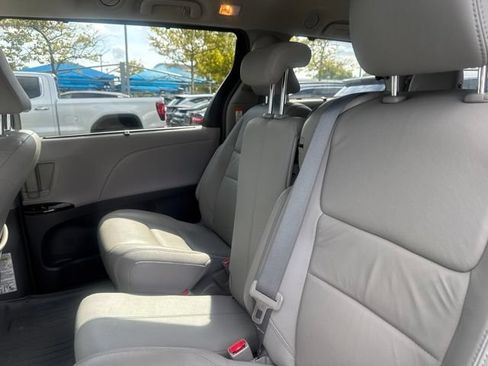 Used 2018 Toyota Sienna XLE w/ XLE Navigation Package FWD image 13