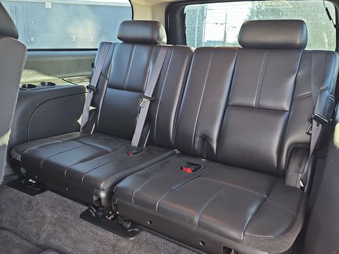 Used 2010 Chevrolet Suburban LT image 13